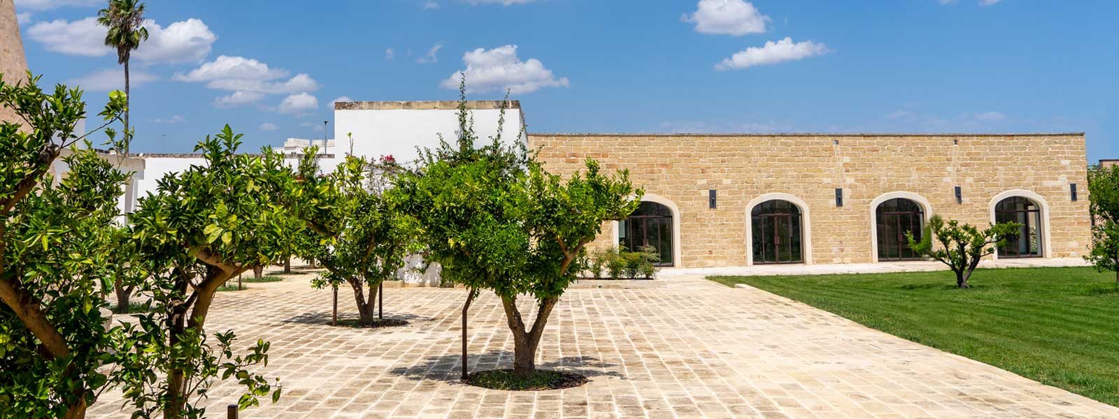 masseria rifisa con antica tabaccheria a caprarica di lecce